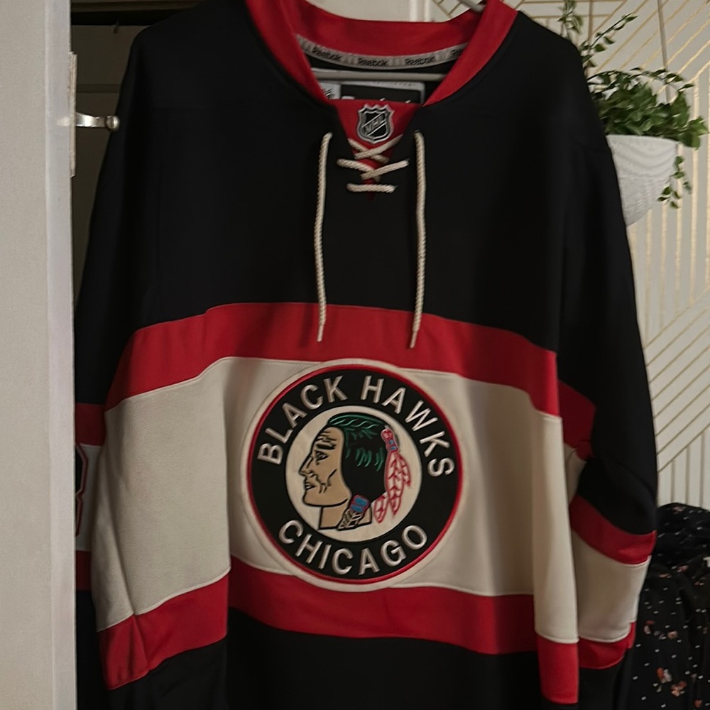 Blackhawks Jersey/sweater with ties - Kane #88